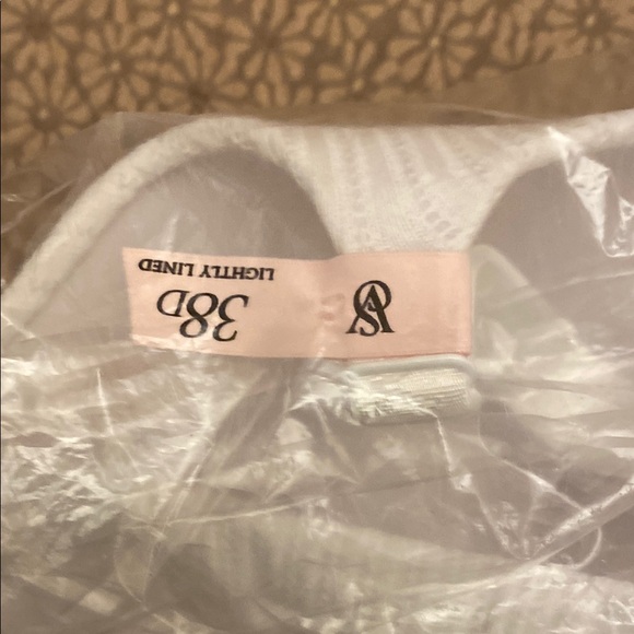 Victoria's Secret White Razorback Bra - Picture 3 of 4